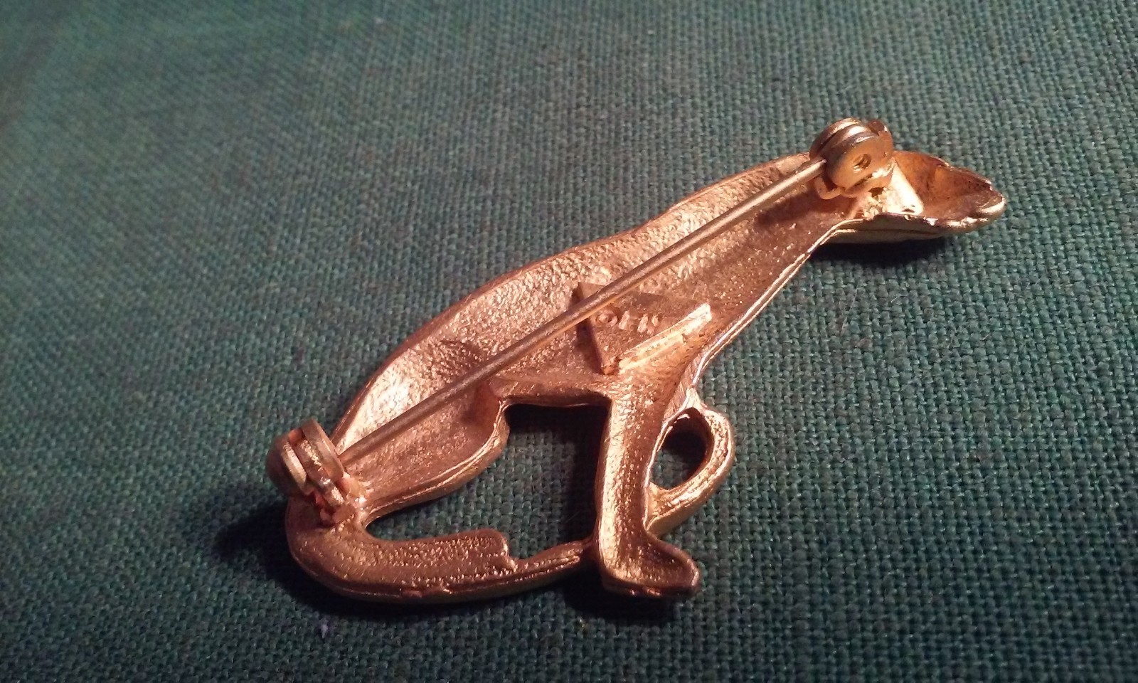 LEOPARD Figural Small 2″ Gold-Tone Brooch Pin w/ Maker’s Mark “EH” Unknown Name