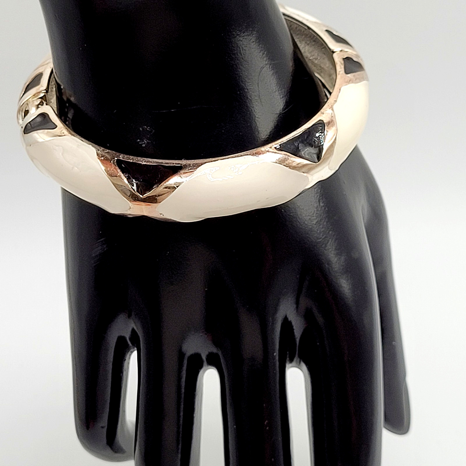 Black White Geometric Abstract Enamel Print Silver Tone Hinged Bangle Bracelet
