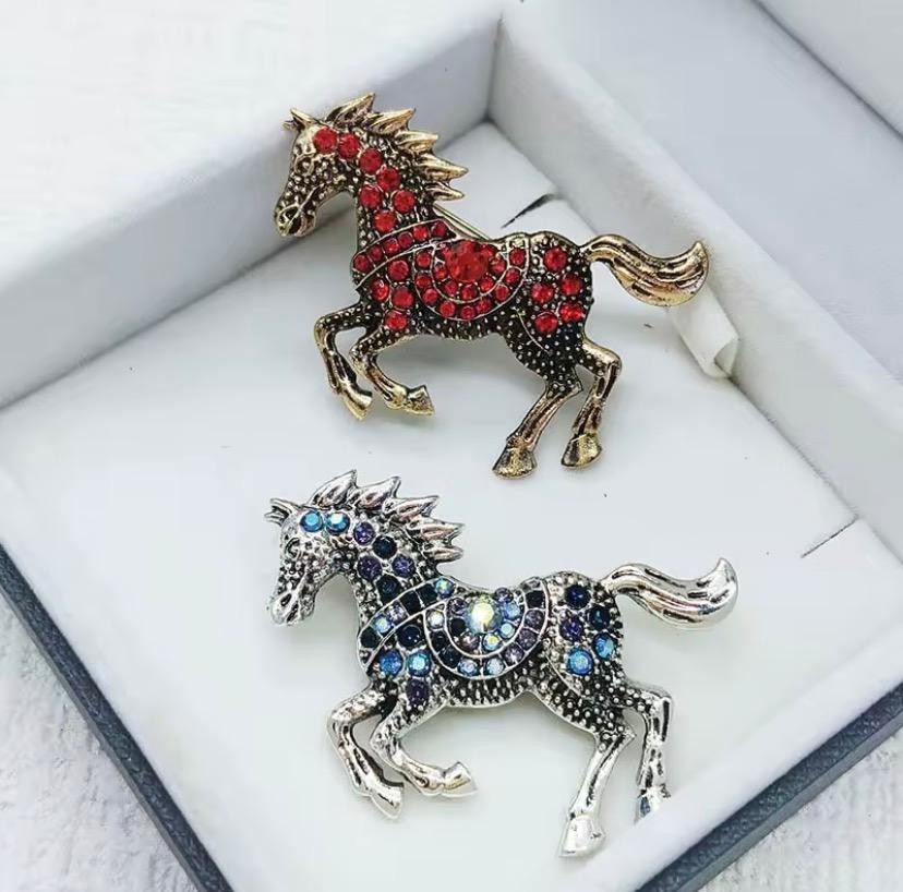 Vintage Red Crystal Horse Brooch Pin Antique Gold Tone Rhinestone Animal Jewelry