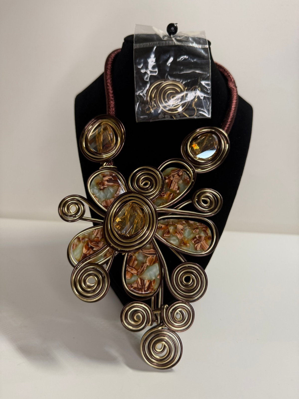 Celluloid Acetate Metal Wire Flower Statement Necklace Set