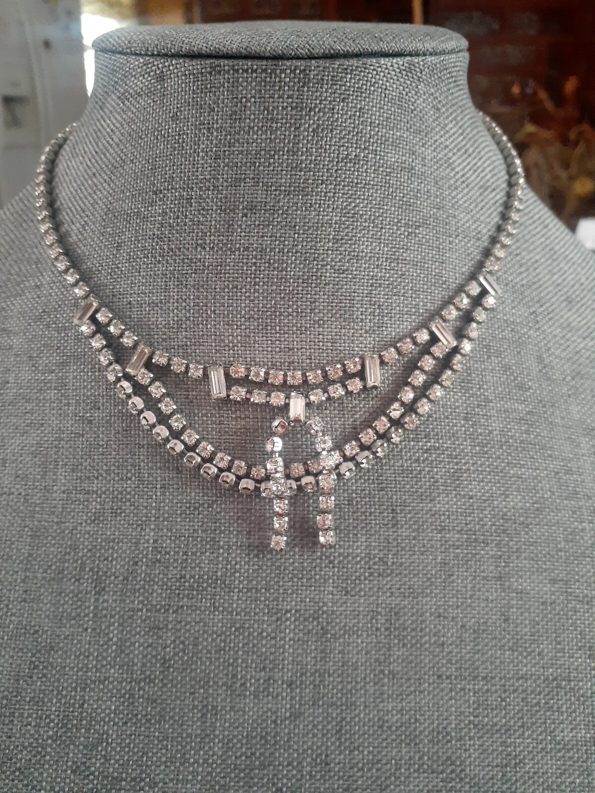 Vintage prong set Rhinestone Festoon Style Statement necklace. 15.5″