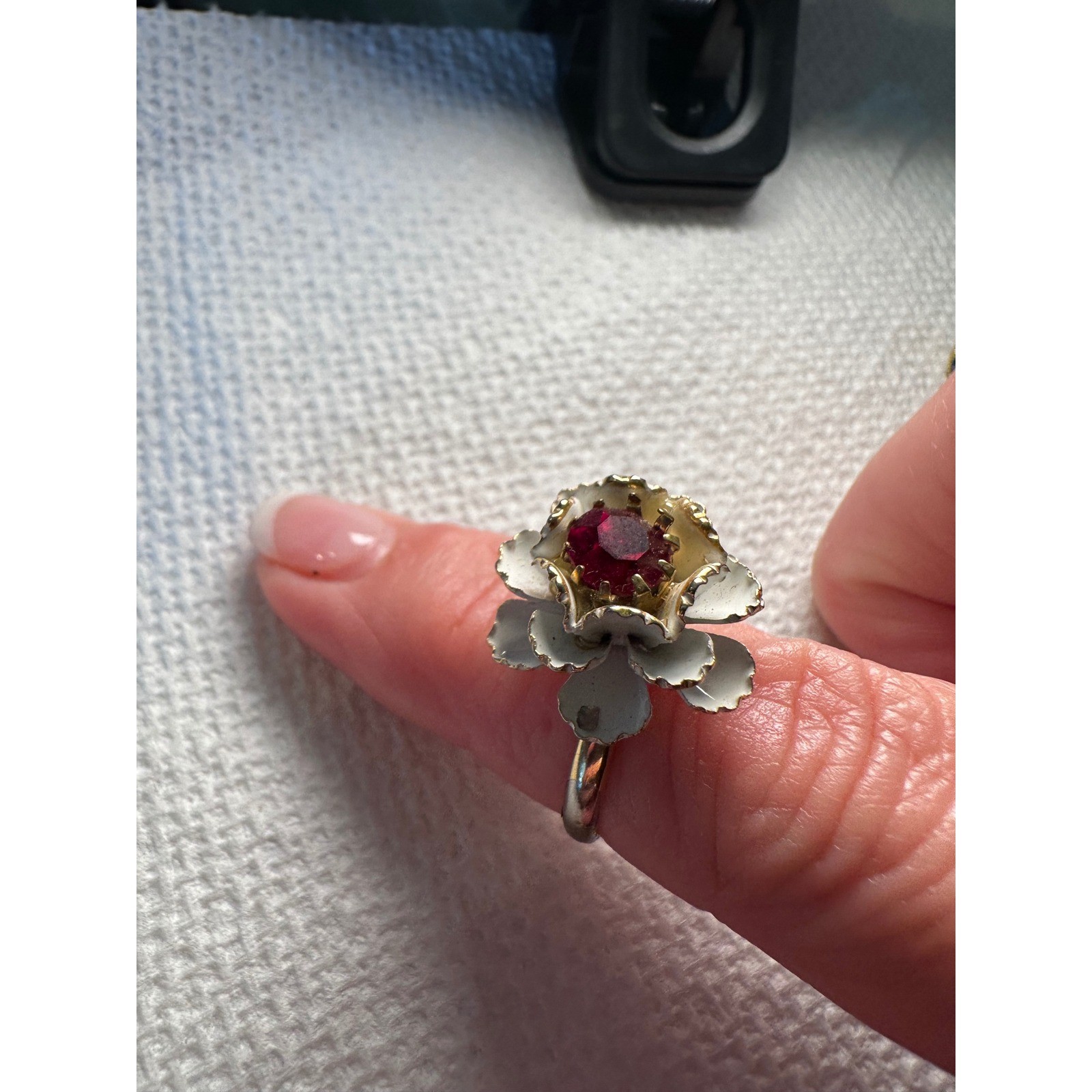Vintage White Enamel Flower Cocktail Ring Red Gold Tone Statement adjustable