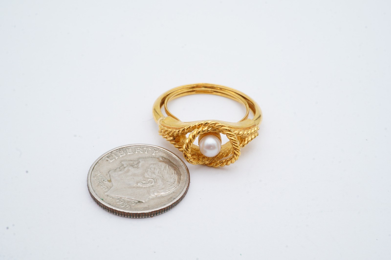 Vintage Avon Ring Gold Tone Faux Pearl Size 6 To 8 Adjustable