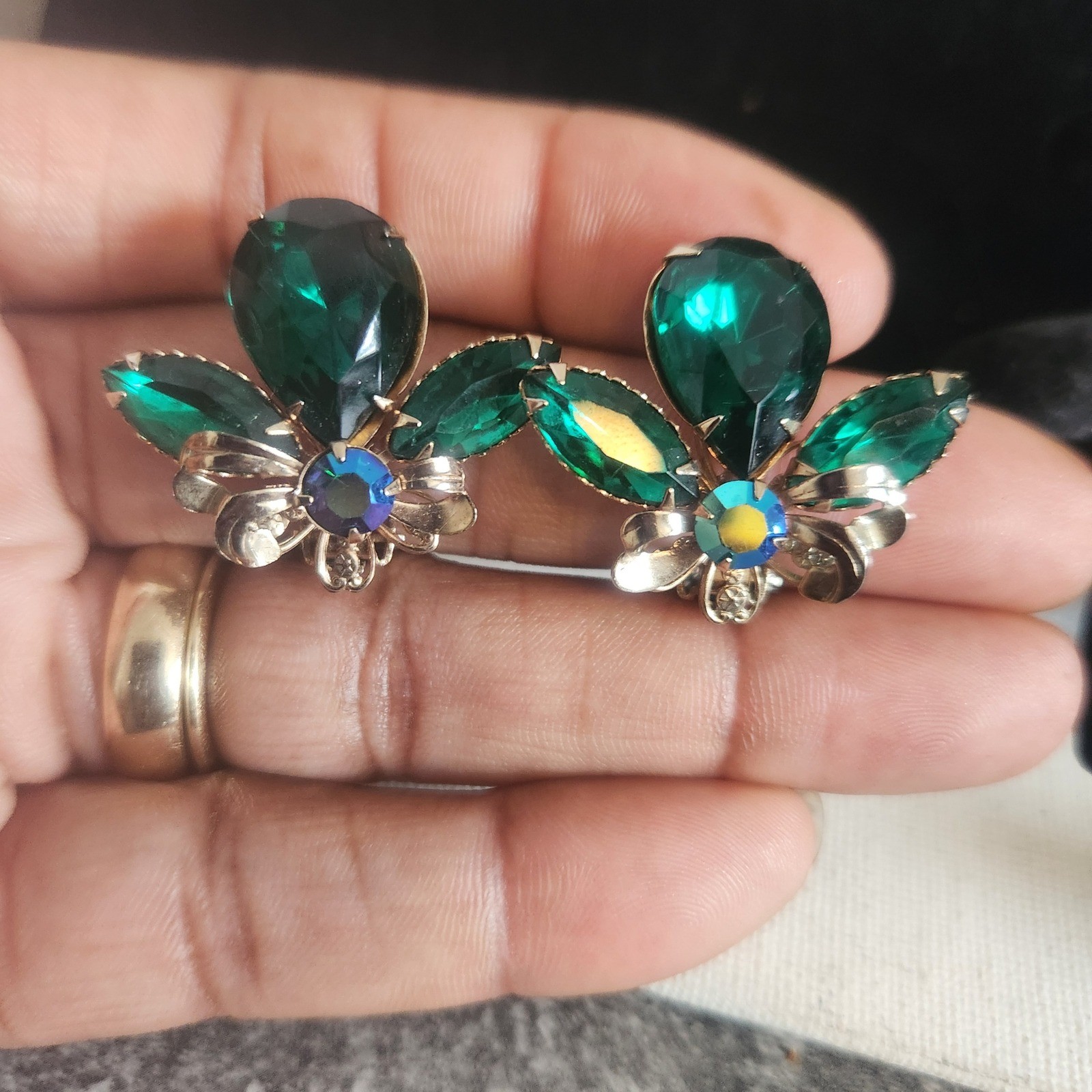 Vintage Emerald Green Glass AB Rhinestone Gold Tone Clip On Earrings Floral