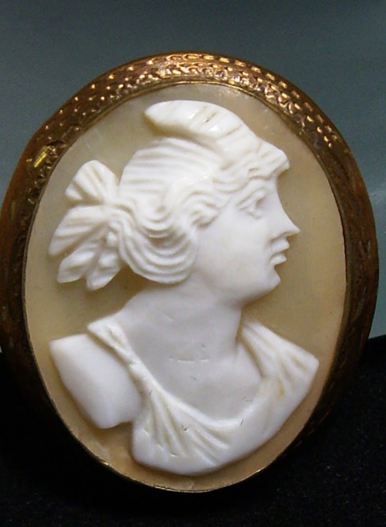 PRETTY~Carved Shell Figural Female CAMEO Pin Brooch~C-Clasp & Etched Frame
