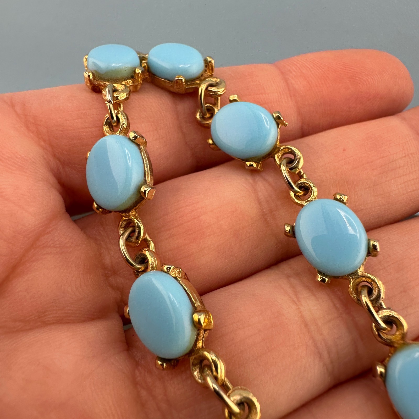 Vintage Bracelet Blue Milk Glass Gold Tone Oval Links MCM 6.5″ Faux Turquoise