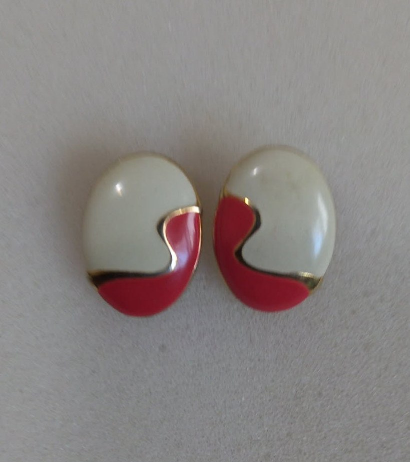 Red Creamy White Gold Enameled Stud Earrings 80s Mom Fourth Of July E12