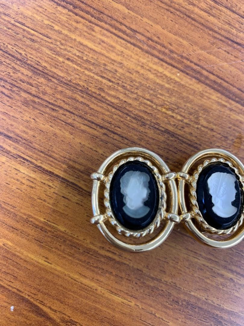 Excellent Burberrys Vintage Cameo Earrings
