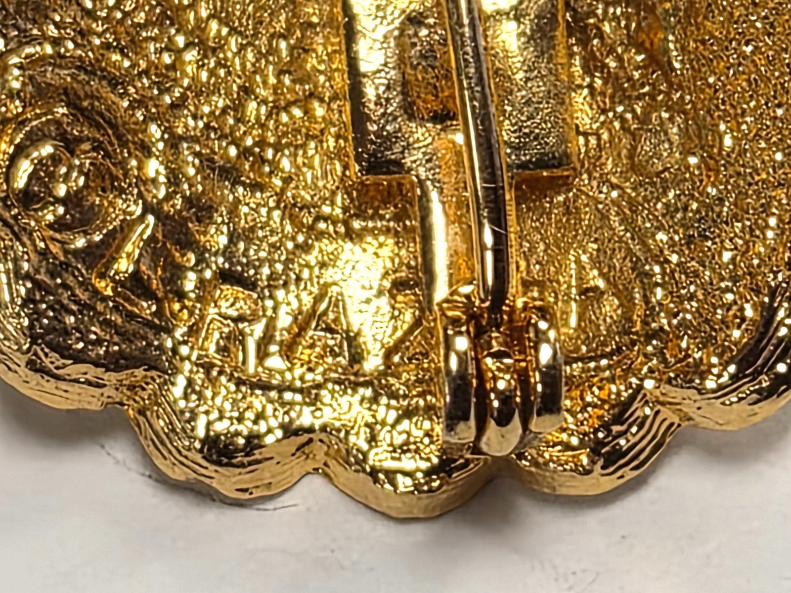 Vintage 70’s Signed Ultra Craft Gold Tone Angel Christmas Lapel Pin / Brooch