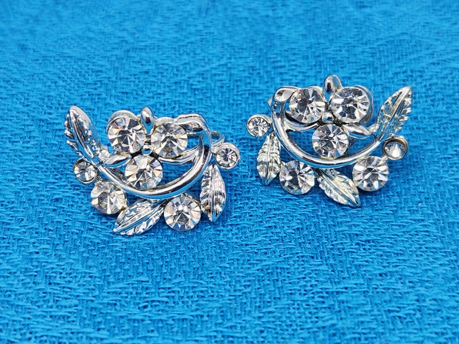 Sparkly Clear Rhinestone Rhodium Plated Floral Botanical Screw-back Earrings VTG