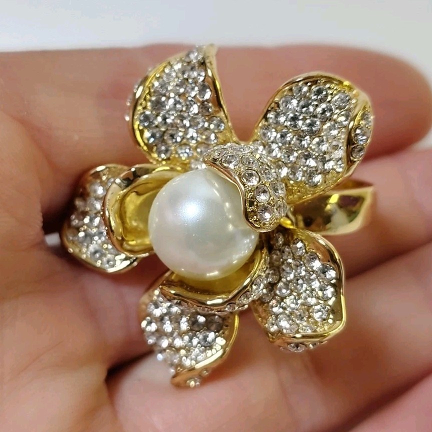 Gold Tone Faux Pearl 7 Petal Flower Ring Clear Stones Jewelry sz 8