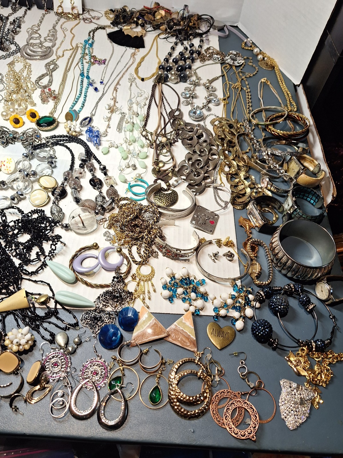 Wearable Costume Jewelry Lot, Over 200 Pieces! Large Lot! Vintage And Modern