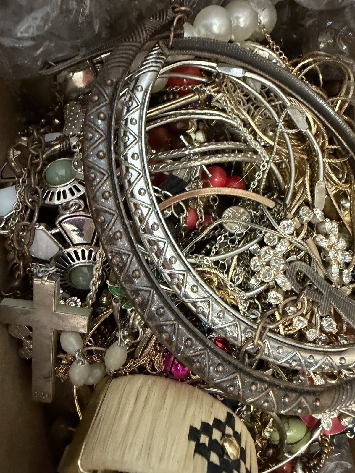 Mixed jewelry lot ideal for resale; includes some 925 pieces and one 14k earring