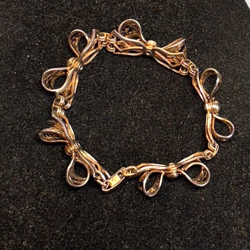 NECKLACE BRACELET SET goldtone metal bows hook + fold clasp vintage DAMAGE color
