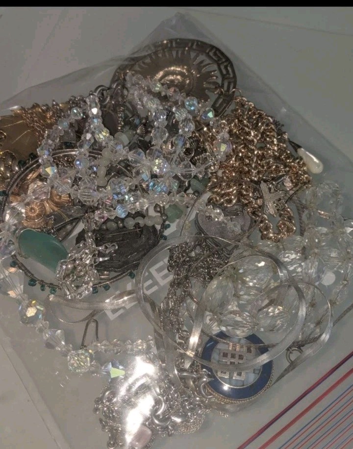 1 Pound Jewelry Costume Vintage Mix LBS necklaces bracelets pins rings etc lbs