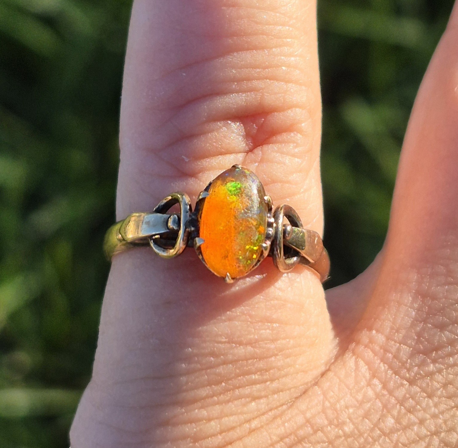 Antique 18K Yellow Gold Orange Fire Ethiopian Opal Ring Old Estate Jewelry