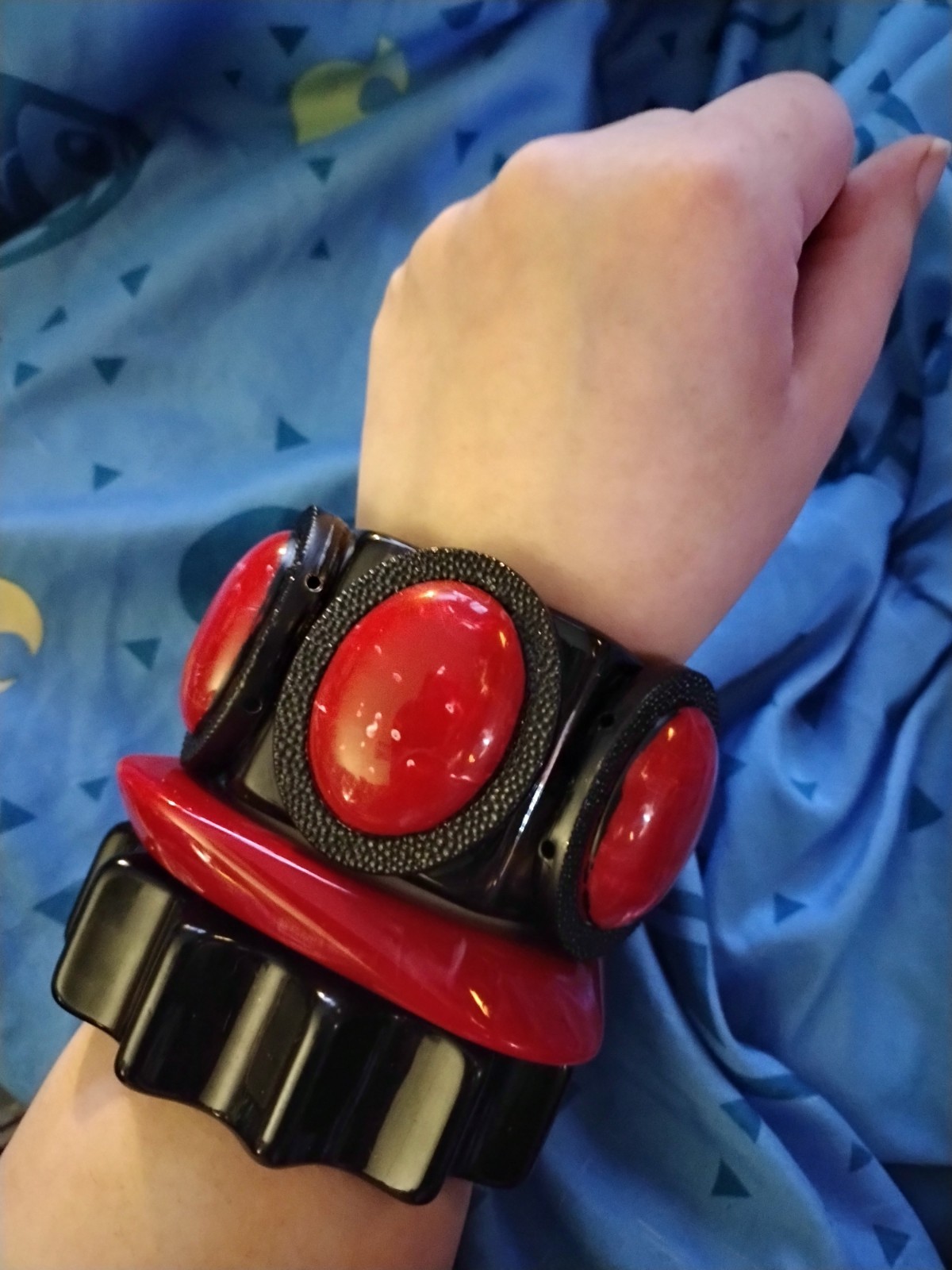 Vintage Chunky Black & Red Plastic Cuff Bracelet Oval Shape Unisex Adults