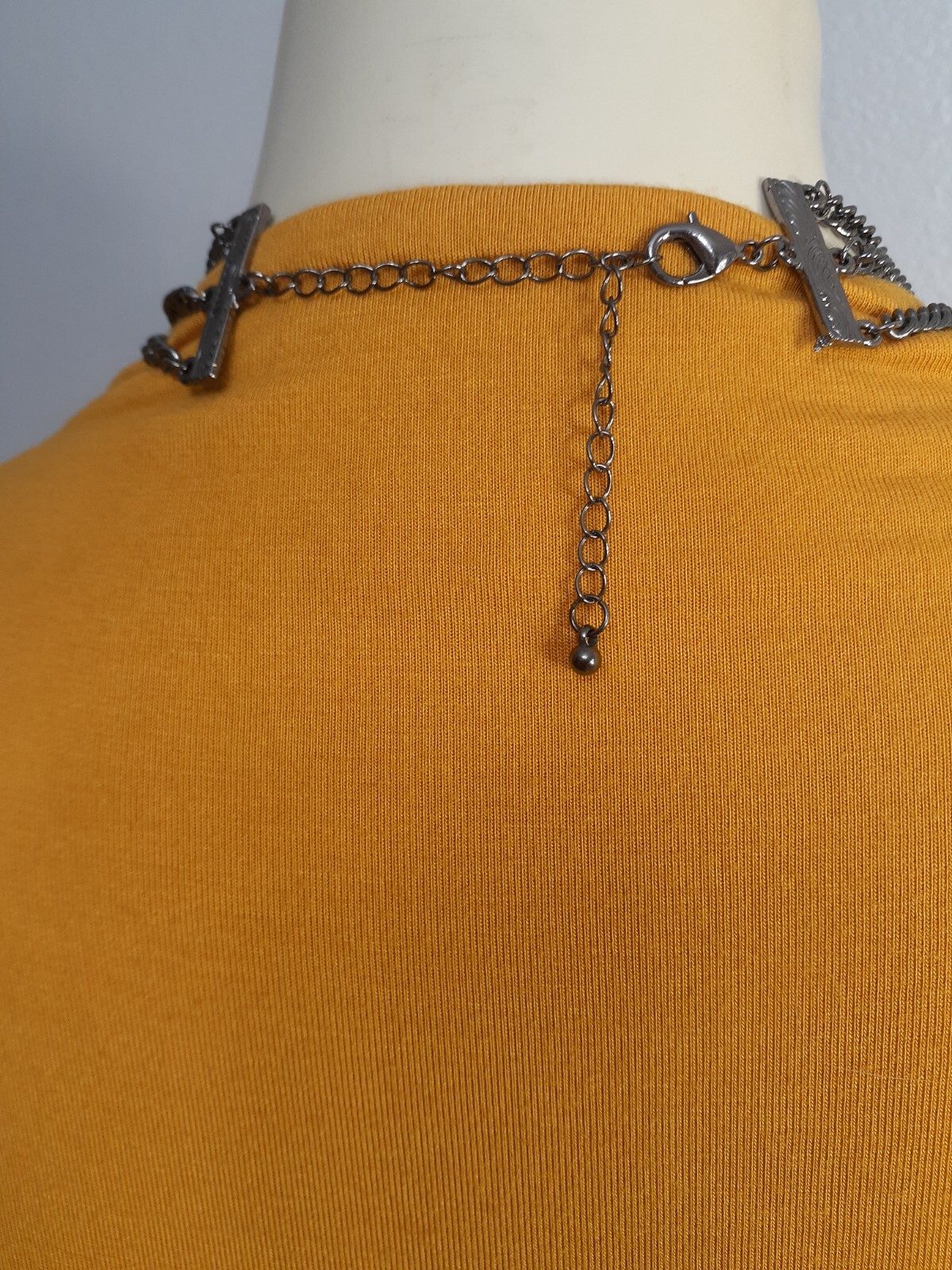Beautiful women fashion necklace black metal chains and blue crystals NWOT.