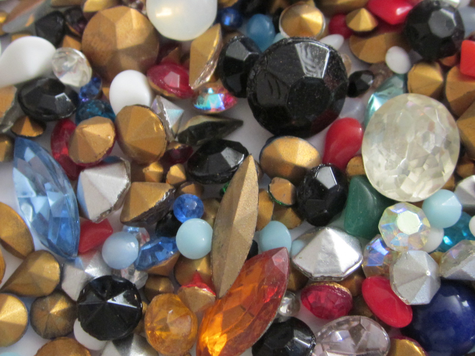 325 VINTAGE GLASS RHINESTONES & SOLID STONE LOT REPAIR JEWELRY LOOSE ASSORTMENT