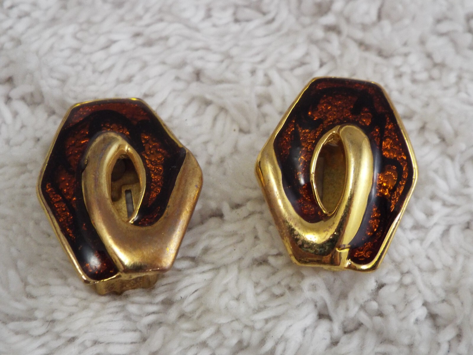 Goldtone Black Brown Swirl Clip-on Earrings (D36)