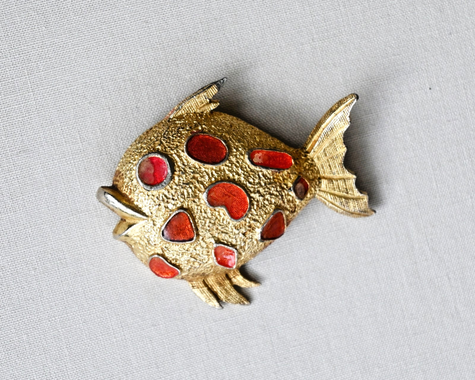 Vintage Florenza Enamel Textured Gold Tone Fish Brooch Pin Signed