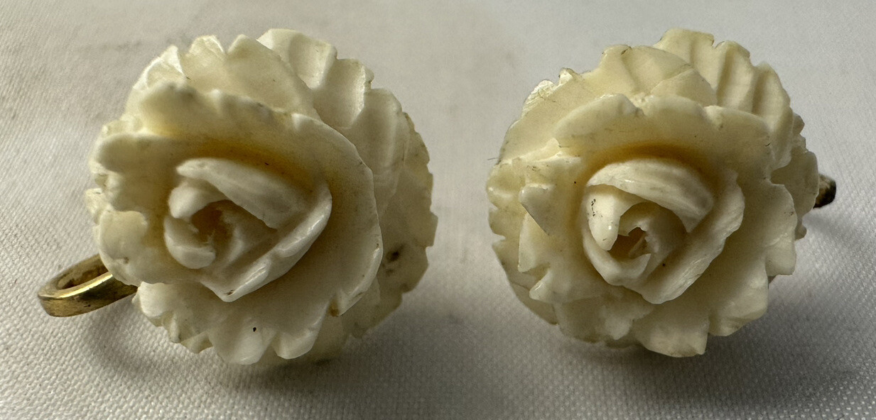 White Plastic Rose Earrings Flower Shape Clip-On Earrings 1950’s Vintage