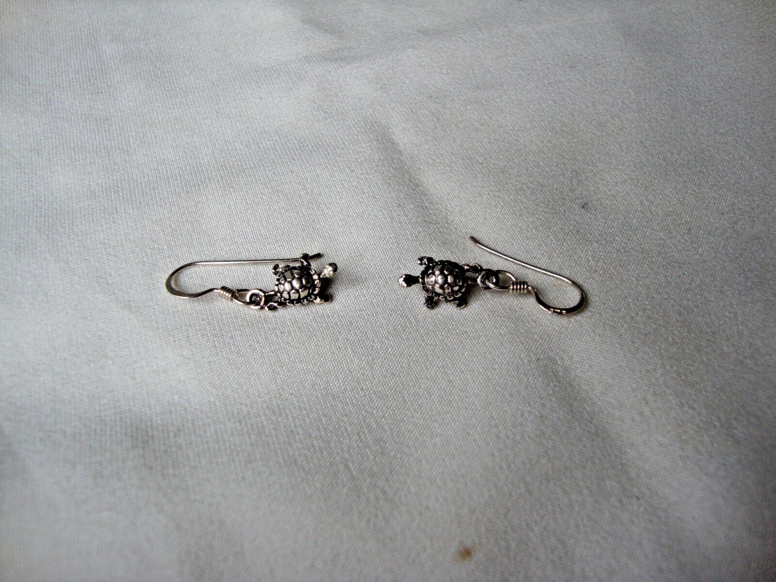 VINTAGE TINY TORTOISE STERLING SILVER STAMPED 925 DANGLE/DROP HOOK EARRINGS