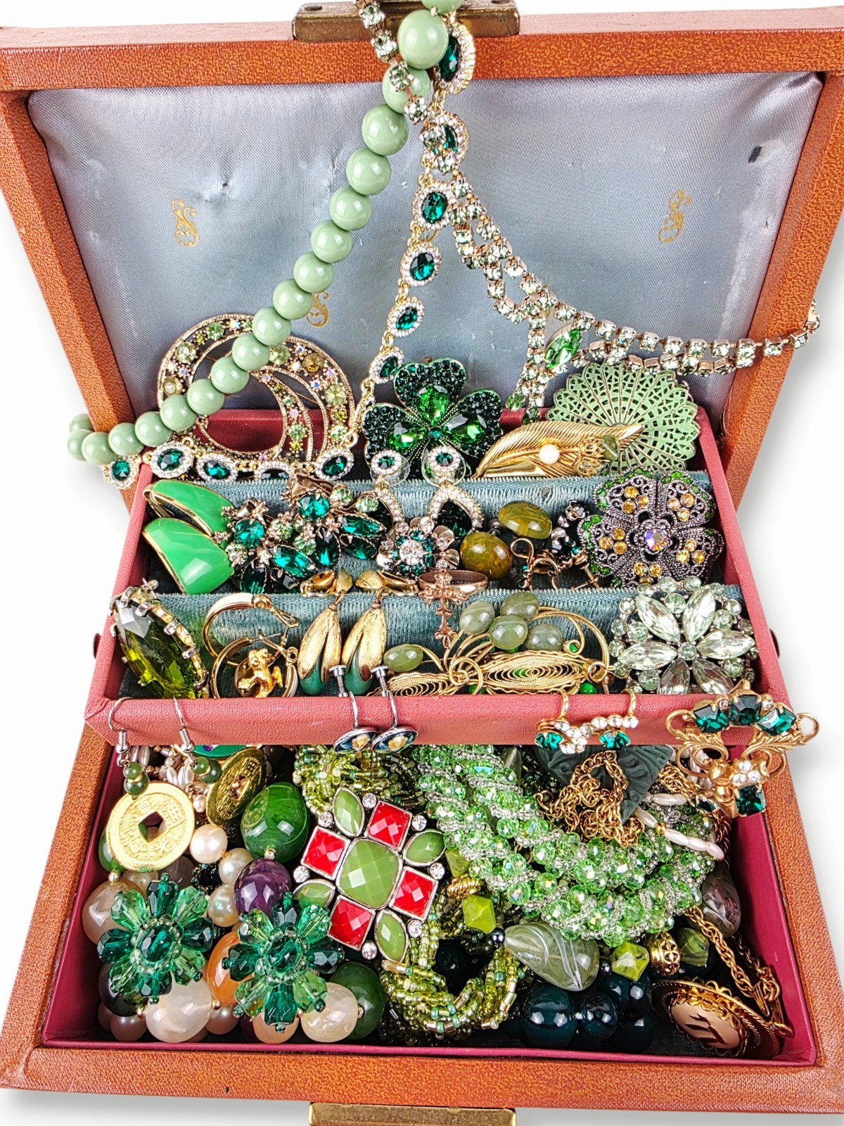 Grandma’s Vintage Green Jewelry Lot Some Signed 1.10lb All Wearable/Resellable