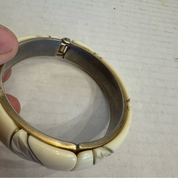Vintage Lucite Bangle Bracelet 1950s Hinged Clamper MCM 60s Cream Gold Jewelry