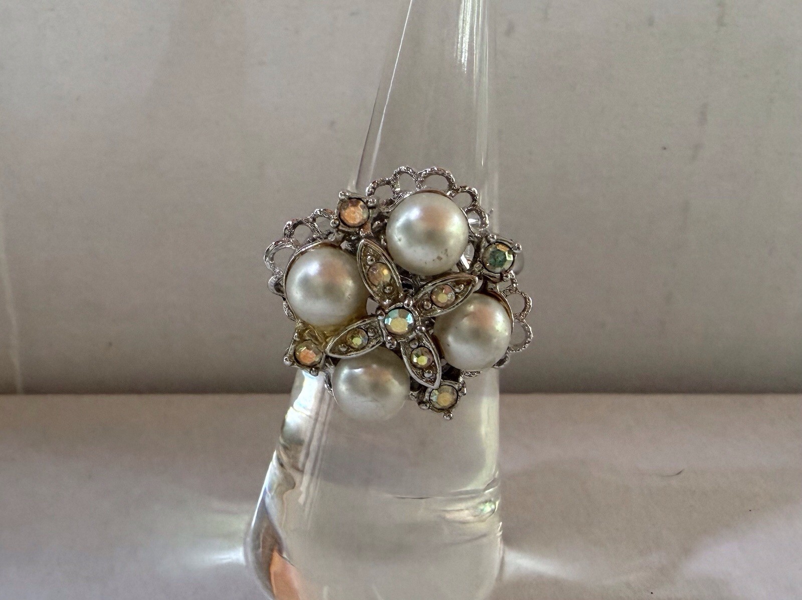 Vintage 1960’s Sarah Coventry Camelot Silver Tone Pearl Ring Size 5.5