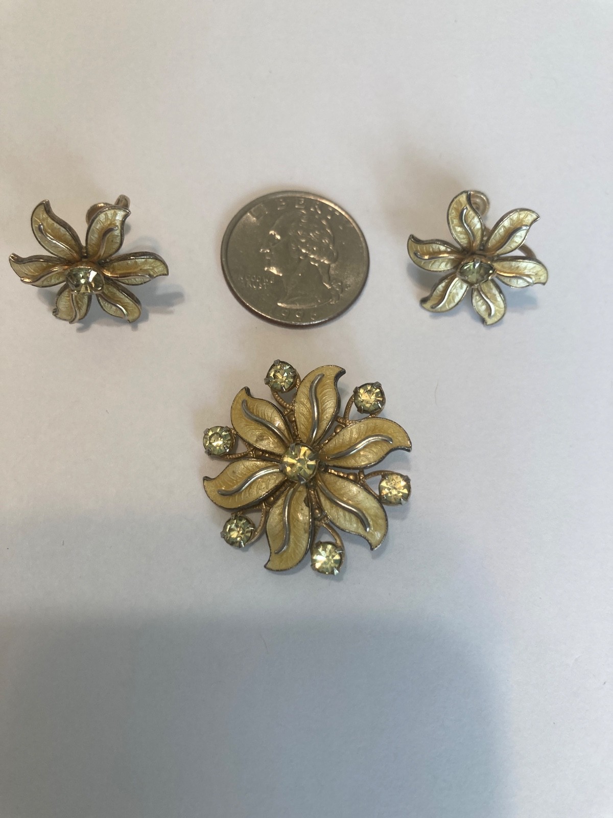 Vtg Enamel Flower Brooch and Screw Back Earrings Rhinestone Set -READ see pics