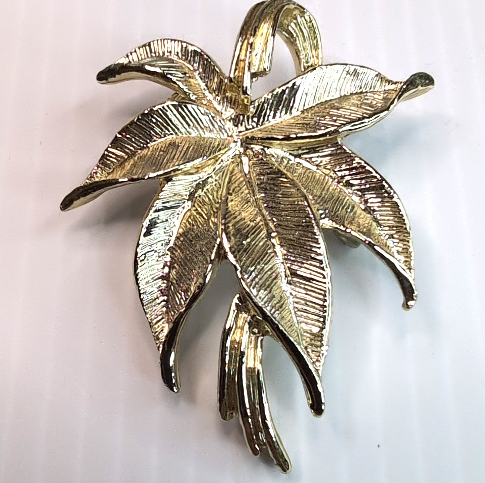 Vintage Signed Gerrys Maple Leaf Gold Tone Brooch Pendant Pin Alloy Costume