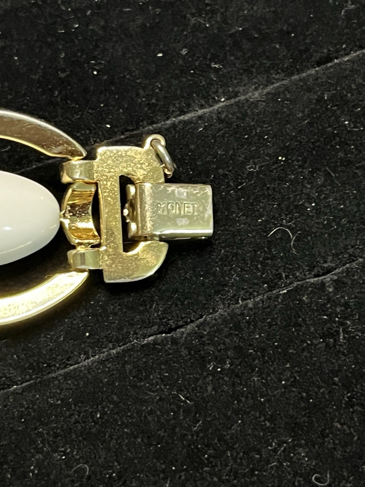 Vintage MONET White Thermoset Round Link Chunky Bracelet Goldtone 8”