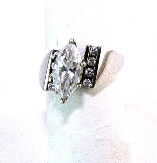 Solitaire w/ Accents Ring Cubic Zirconia Vintage Sterling Silver Size 7 Band
