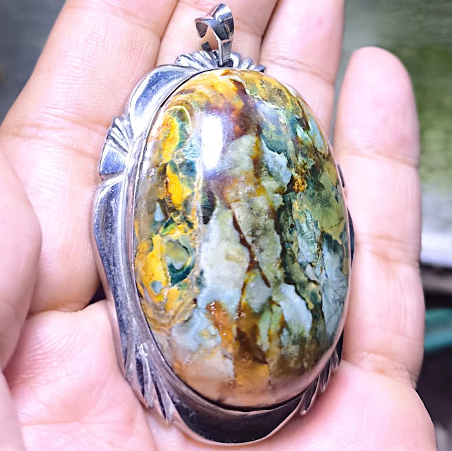 museum grade old agate pendant 42gr Rare Collcetion multi color garut west java
