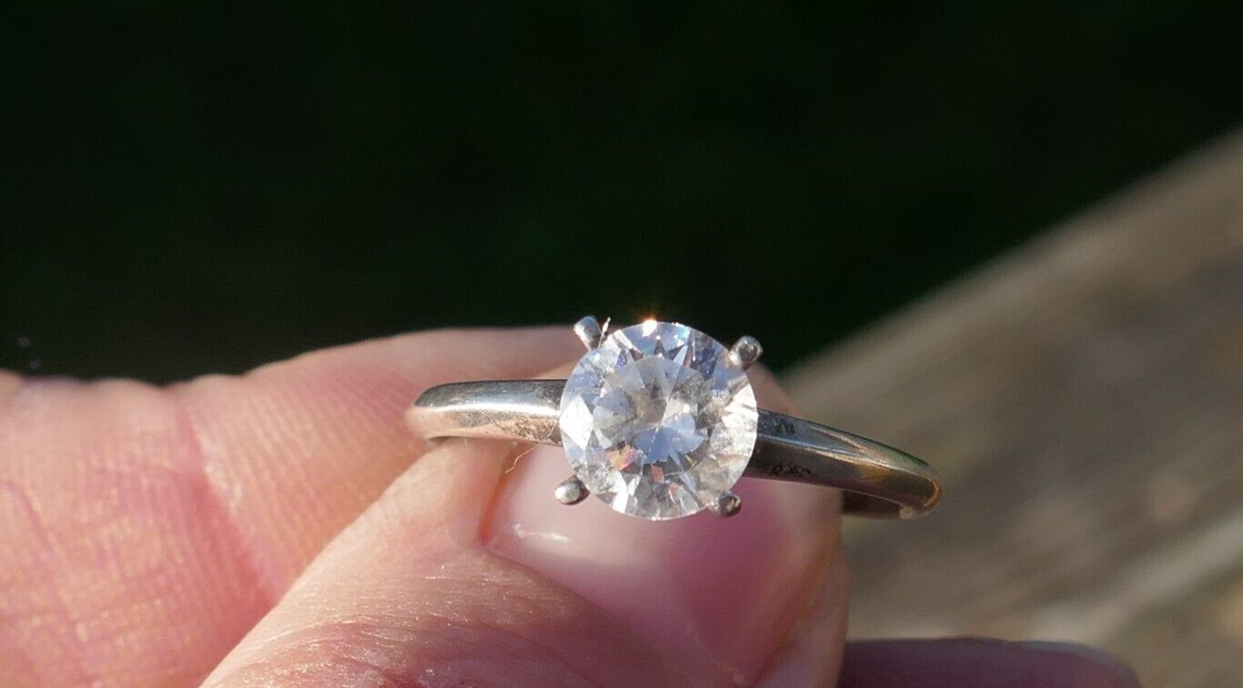 Vintage Sterling Silver & 6.4mm Cubic Zirconia Ring – Size 8