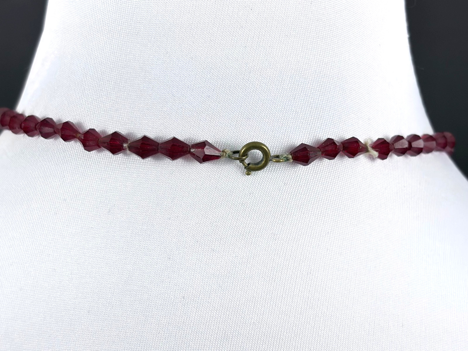 Vintage Faceted Bright Red & Clear Glass Graduated Bead Necklace 18″