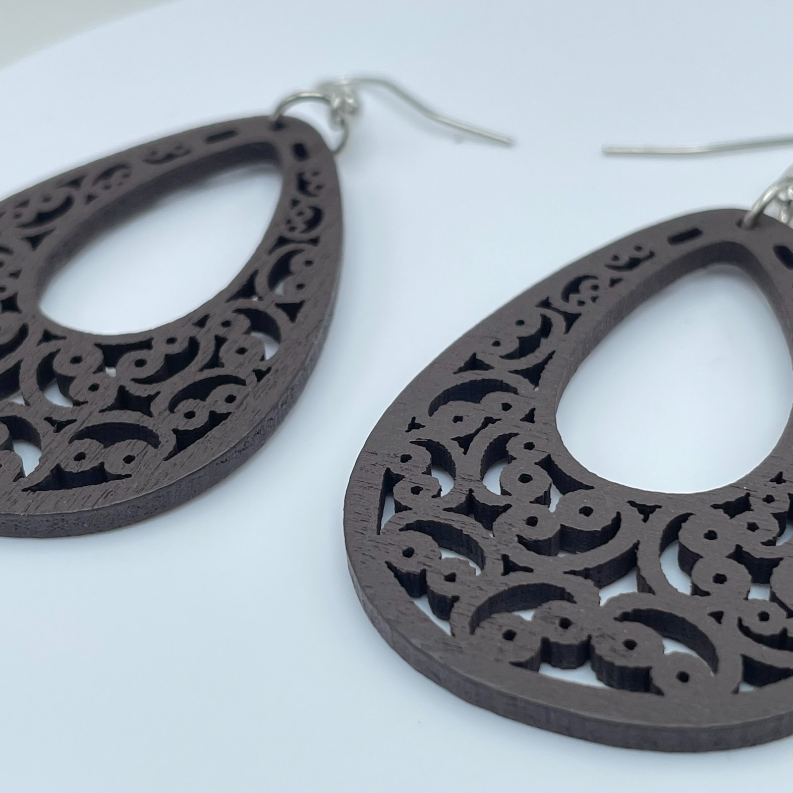 Vintage 90s Brown Wood Filigree Teardrop Dangle Earrings Boho Hippie Fashion Y2K