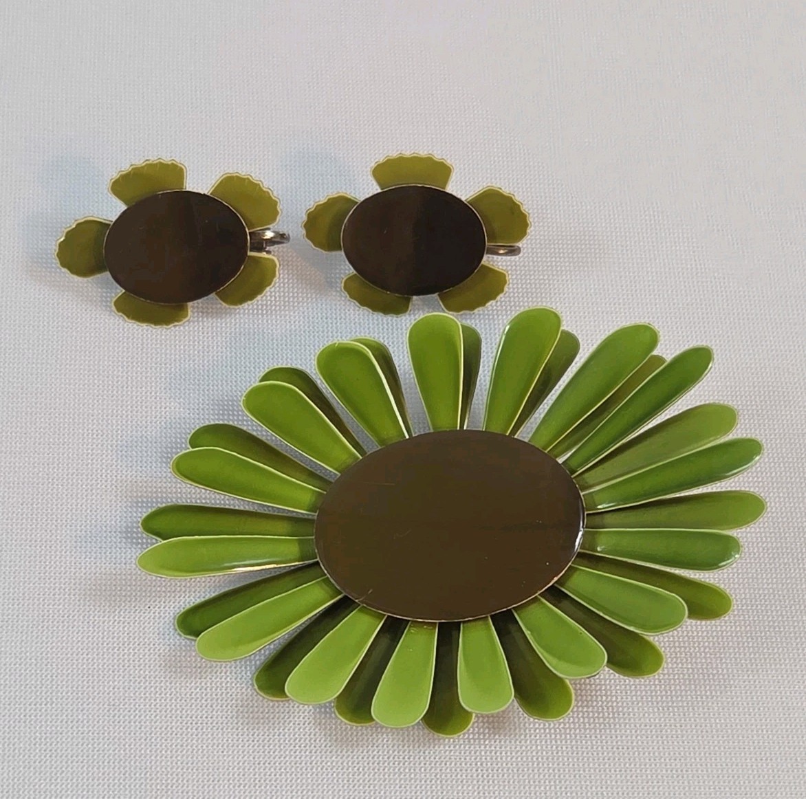 Vintage Green Metal Flower Brooch Pin & Clip On Earrings 70’s