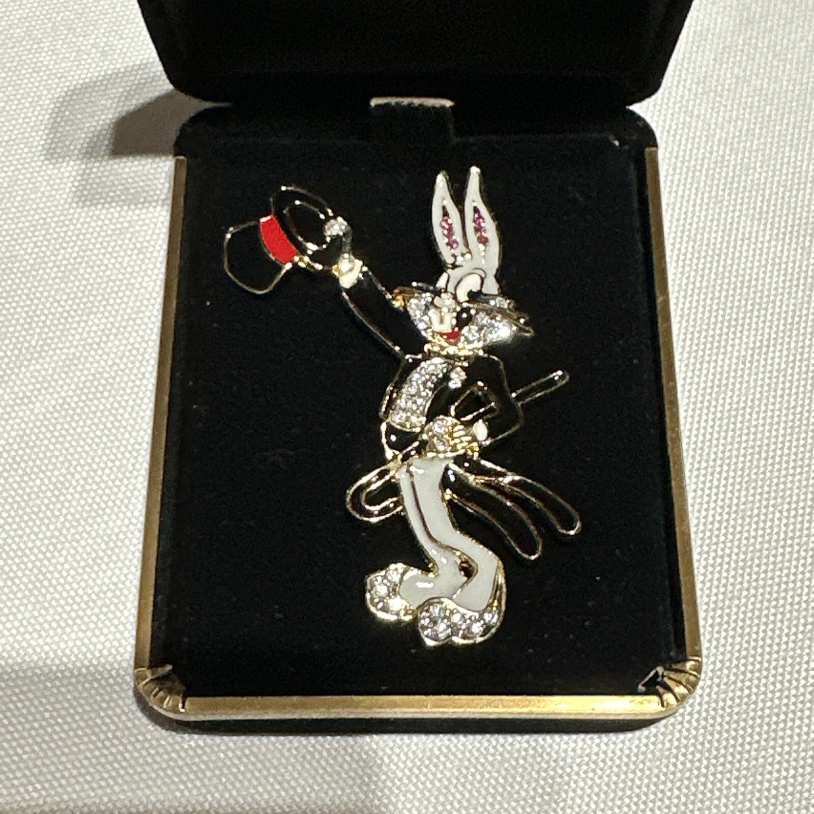 WARNERBROS ‘89 Pin Bugs Bunny Magician Rhinestones (none missing, all original)