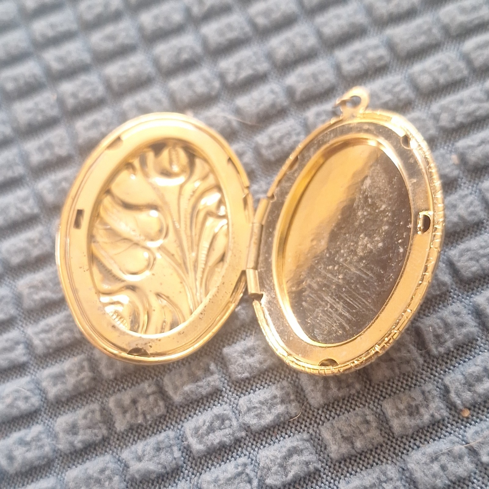 Gold Tone Oval Floral Engraved Photo Locket Pendant for Unisex Adults
