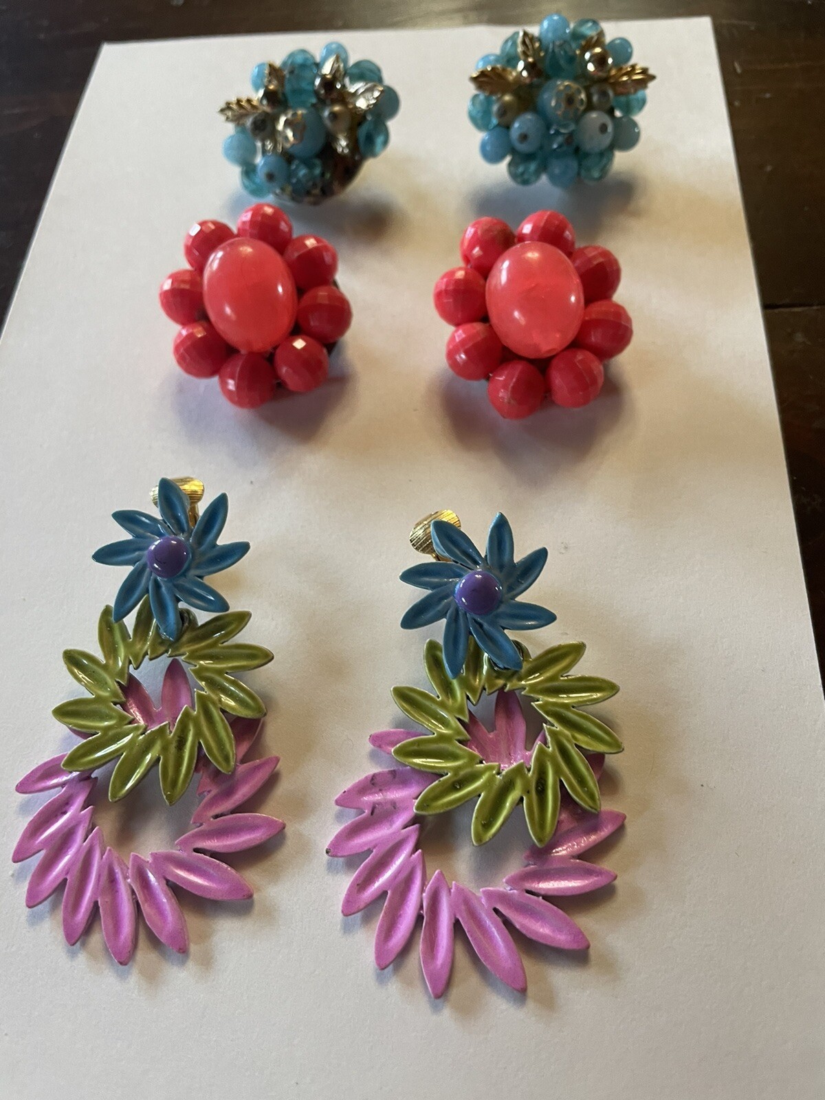 3 pair Vintage Tropical Island Multi Color Art Beach Clip Earrings. Rare Ref #17
