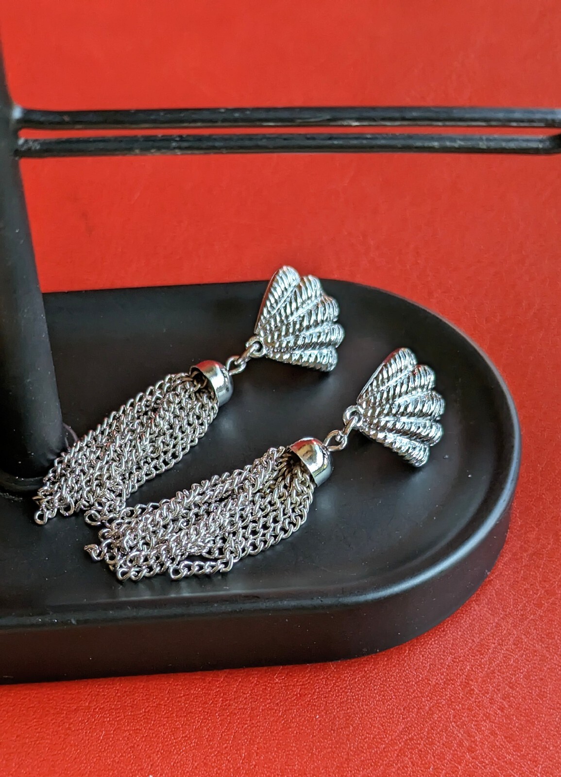 Vintage Sarah Coventry Silver Tone Shell Chain Tassel Dangle CLIP Earrings