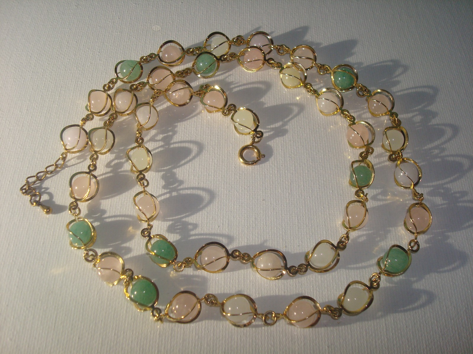 VINTAGE SEMI PRECIOUS GEMSTONE NECKLACE WIRE WRAP/CAGED PASTEL PINK,GREEN, 33″L