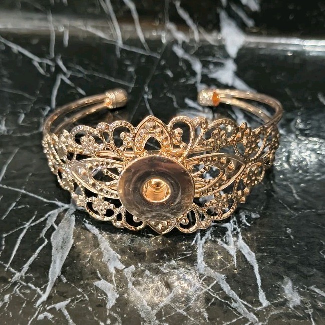 Vintage Ornate Filigree Gold Metal Flower Cuff Bracelet Art Theme No Stone