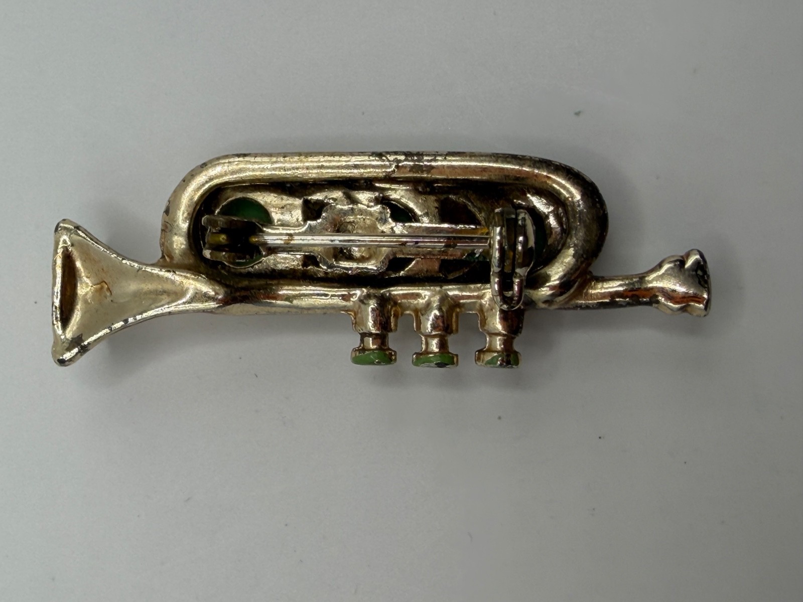 VINTAGE TRUMPET BROOCH WITH JADE DECORATIVE STONES GOLDTONE SETTING JAZZY