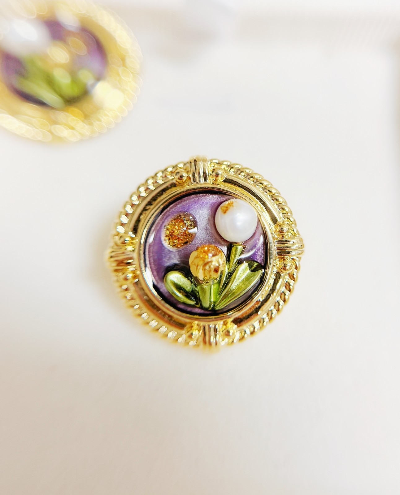 vintage gold earrings, White pearl earrings, floral earrings, gold stud earrings