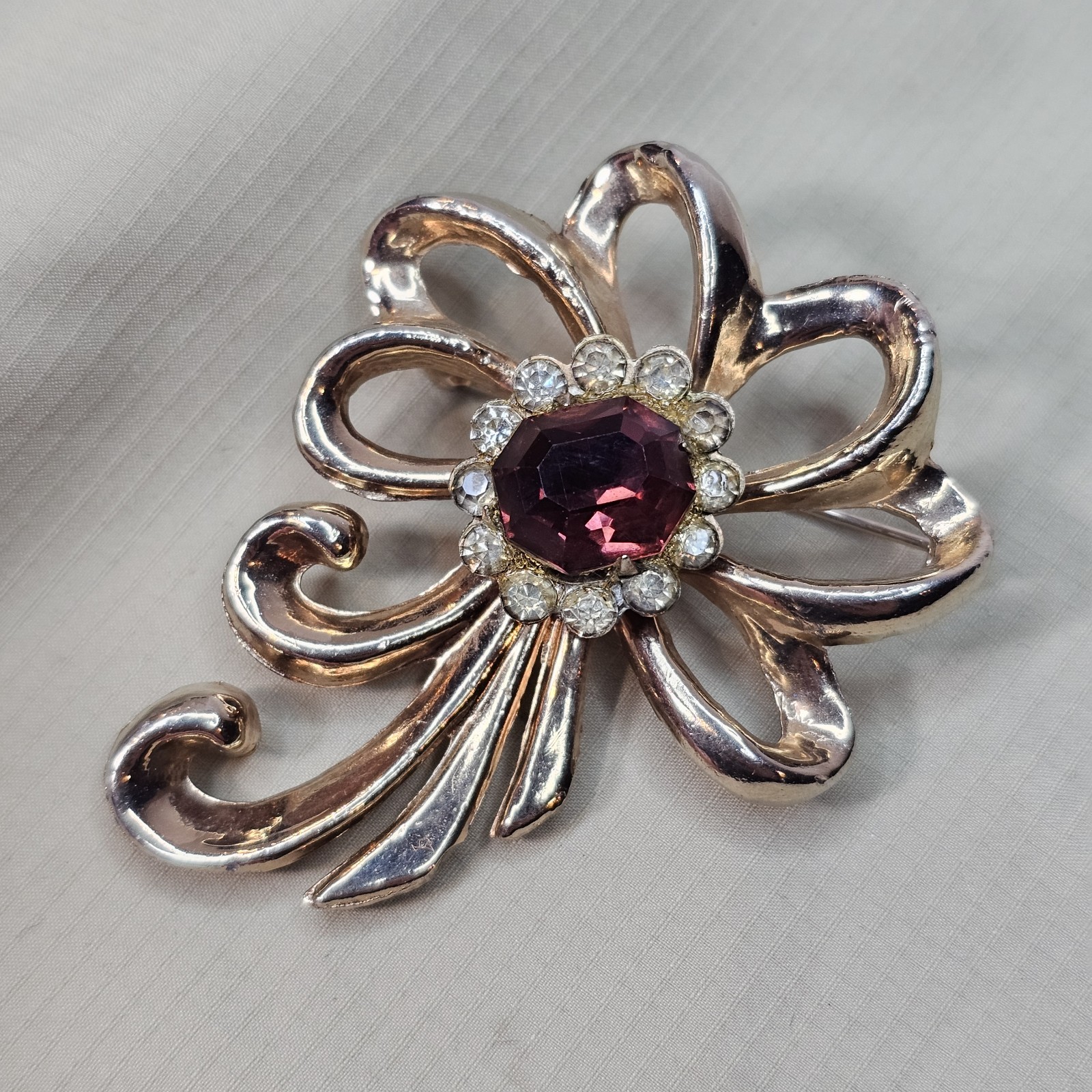 Vintage Art Noveau Style Gold Tone Red & Clear Rhinestone Fancy Bowl Brooch Pin