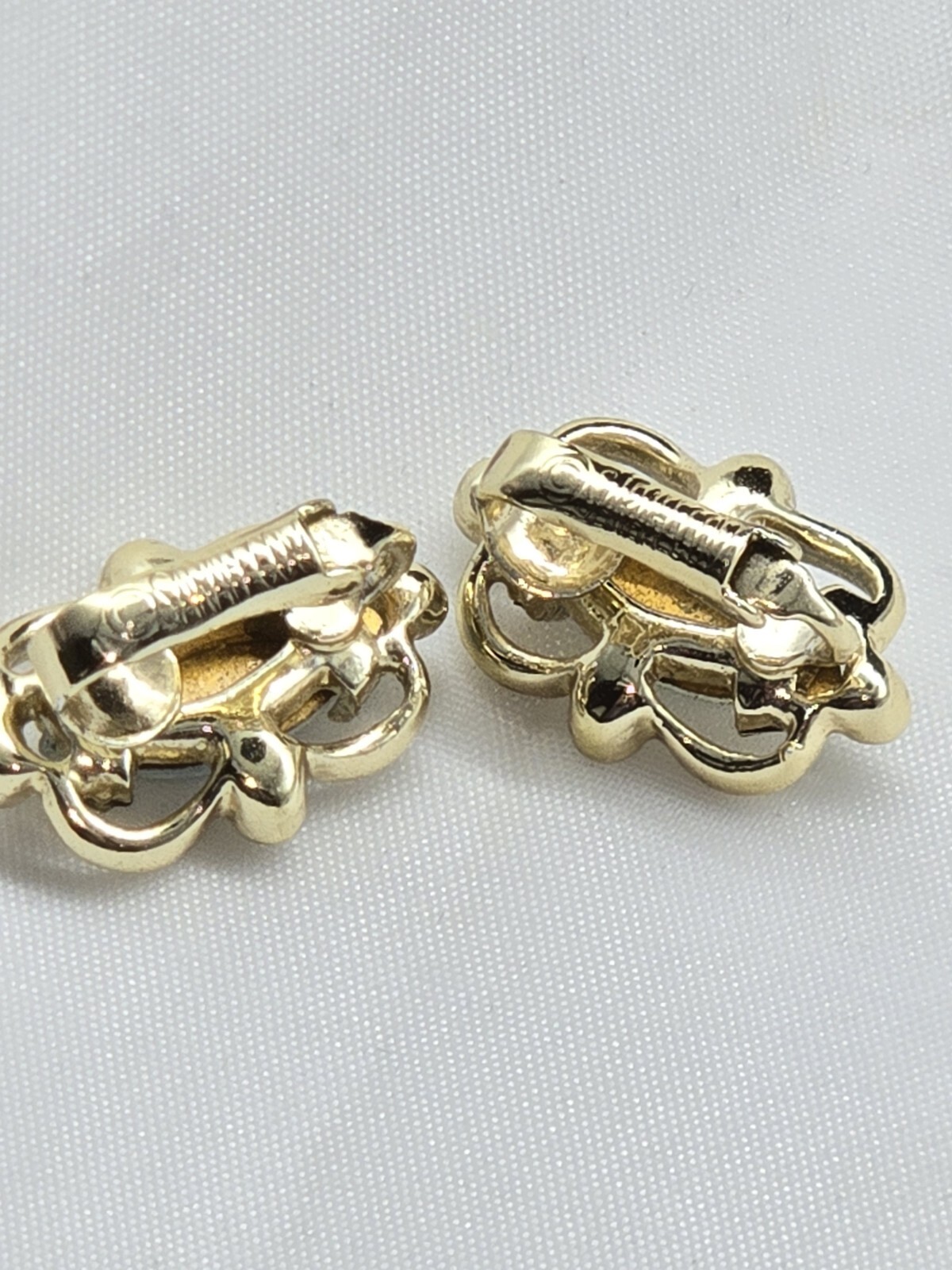 Vintage 1959 Sarah Coventry Sabrina Fair Opalescent Clip On Earrings Goldtone