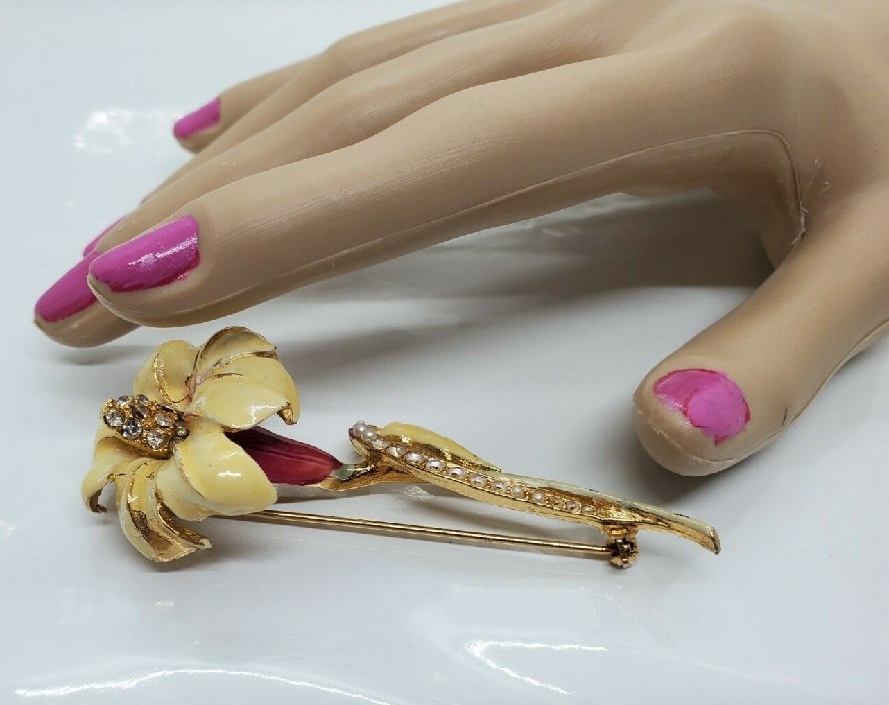 Long Stem Flower Brooch Pin Enamel Rhinestone Yellow 3″ Long x 1.5″ Wide